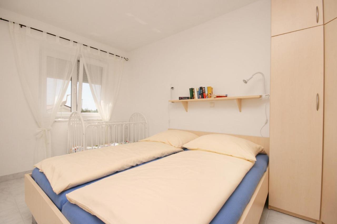Apartments With A Parking Space Pinezici, Krk - 5464 Apartment *