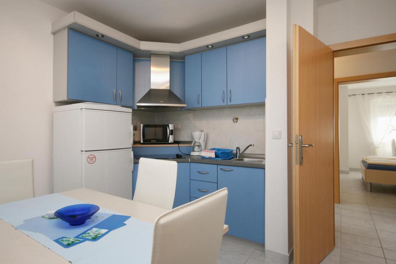 Apartment Apartments With A Parking Space Pinezici, Krk - 5464
