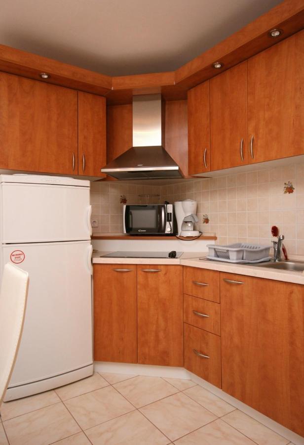 Apartment Apartments With A Parking Space Pinezici, Krk - 5464 Pinezici (Krk)